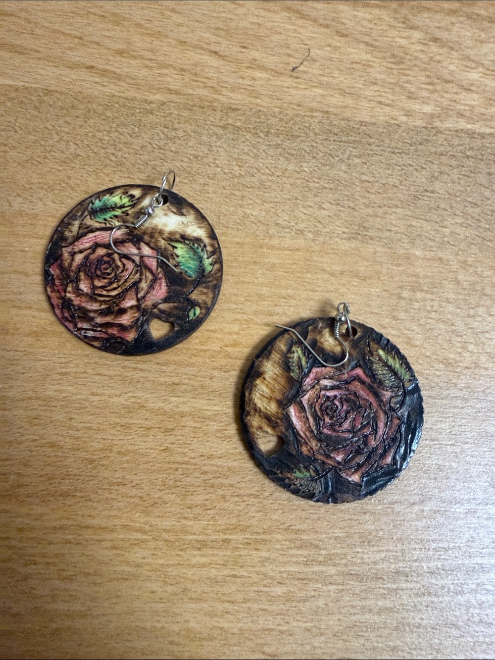 Large wooden circle earrings painted skull rose lightweight statement spooky - Picture 3 of 4
